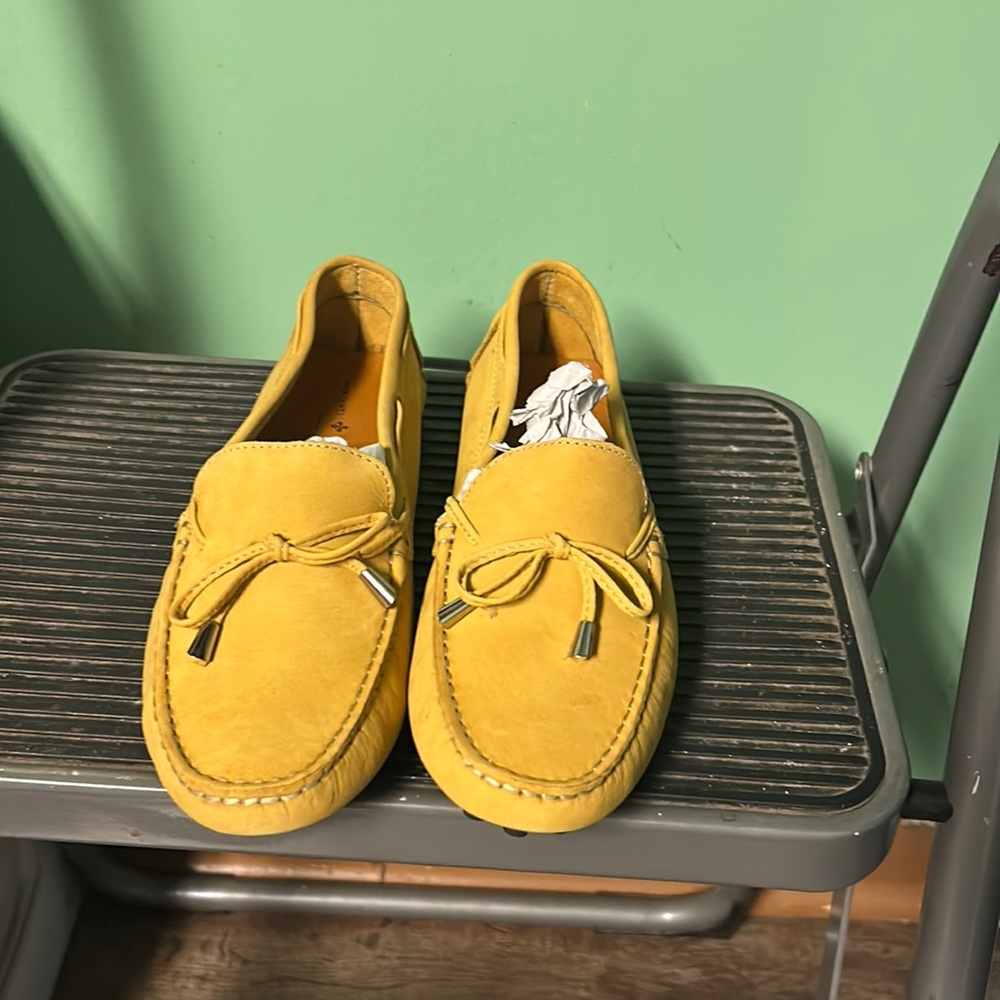 Mercanti Florentini Amarello/Mustard String tie moccasin suede flats